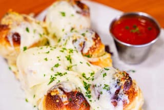 Cheesy Garlic Rolls (6)